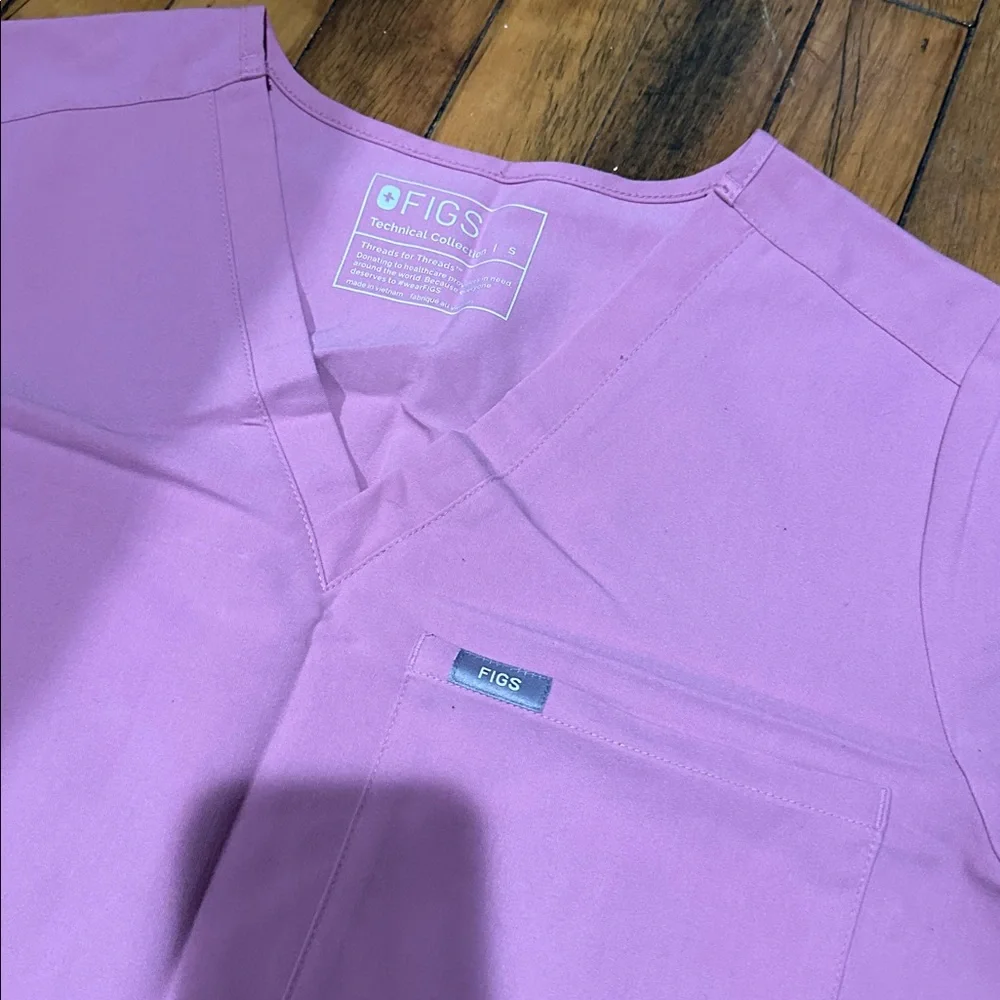 FIGS S limited chalk pink scrubs Catarina - Picture 2 of 2